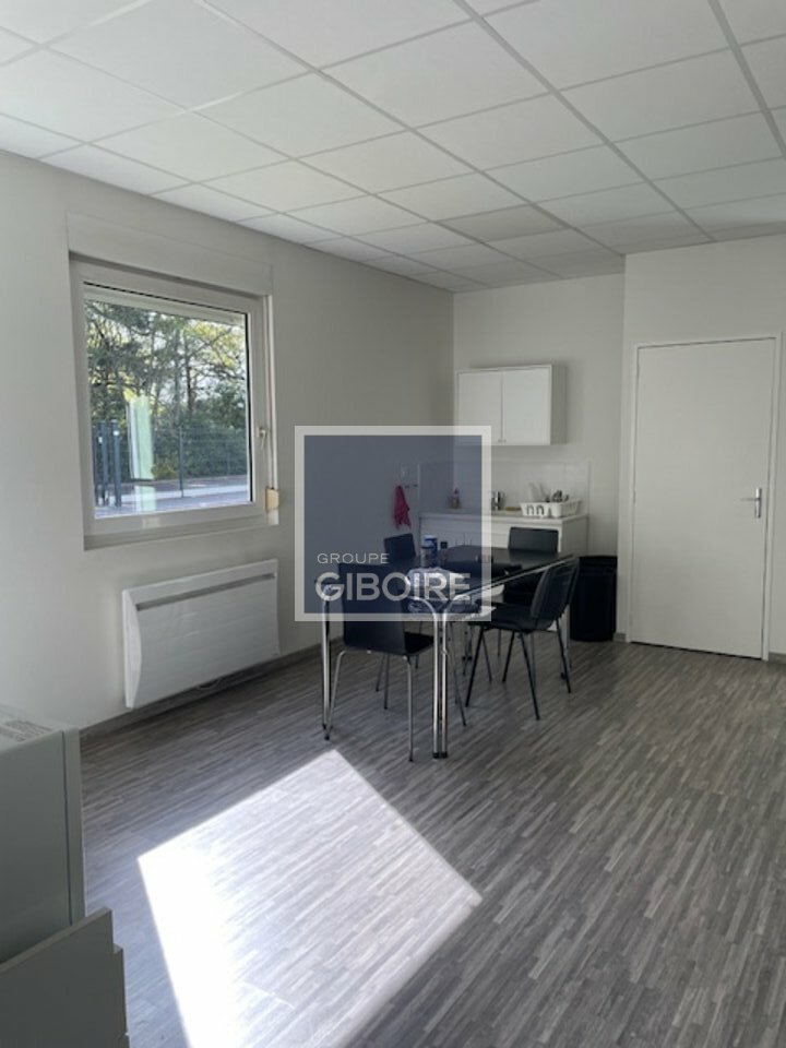 Bureaux  - SAINT-BARTHLEMY-D'ANJOU (49.017410) - 2