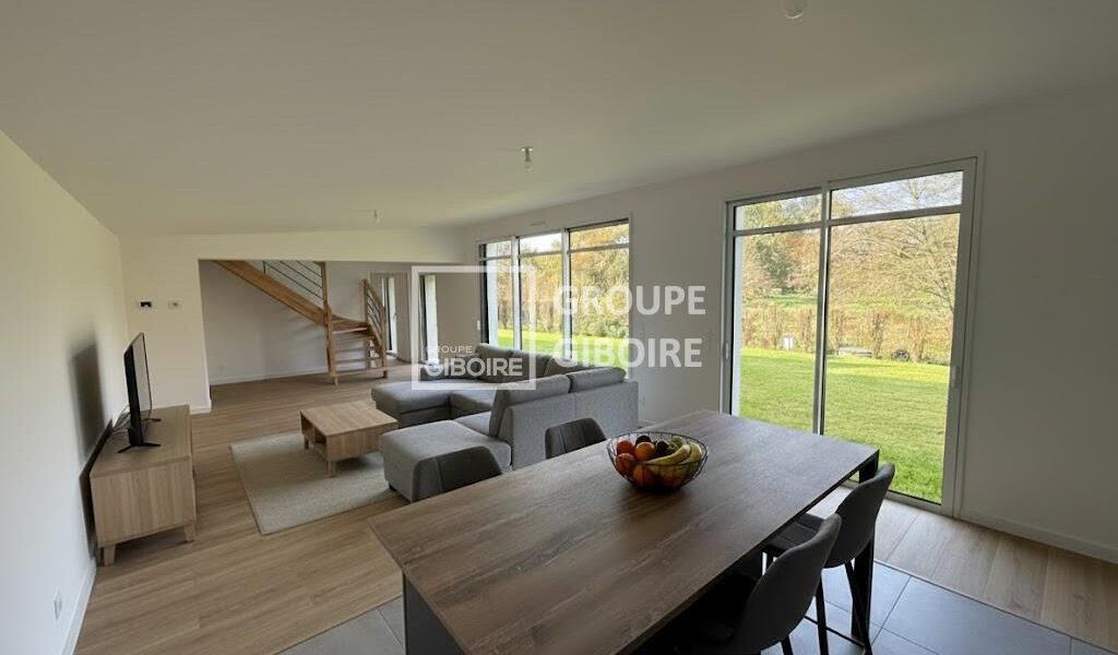 Maison T6  - LA CHAPELLE DES FOUGERETZ (JP26484) - vue principale