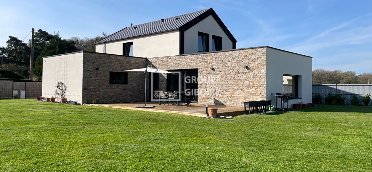 Maison T7  - GUICHEN (JR26215E) - vue principale