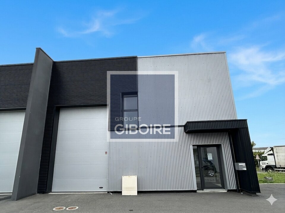 Local d'activites  - NOYAL-SUR-VILAINE (35.7237) - 9
