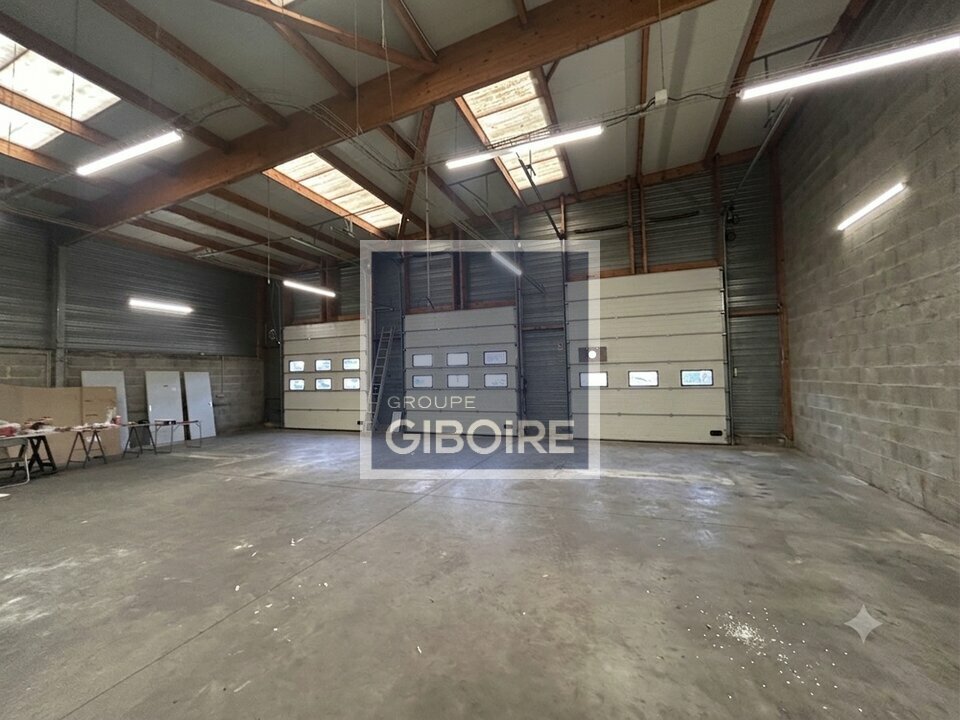 Local d'activites  - CESSON-SVIGN (35.7252) - 9