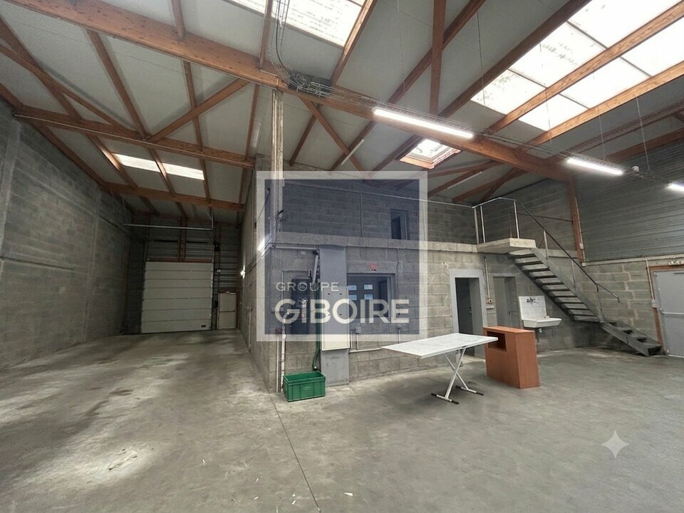 Local d'activites  - CESSON-SVIGN (35.7252) - 11