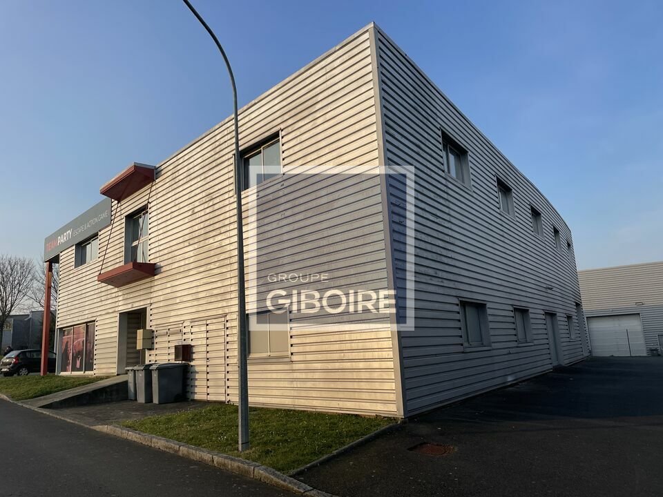 Local d'activites  - MONTGERMONT (35.6831) - 3