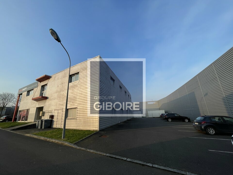 Local d'activites  - MONTGERMONT (35.6831) - 4