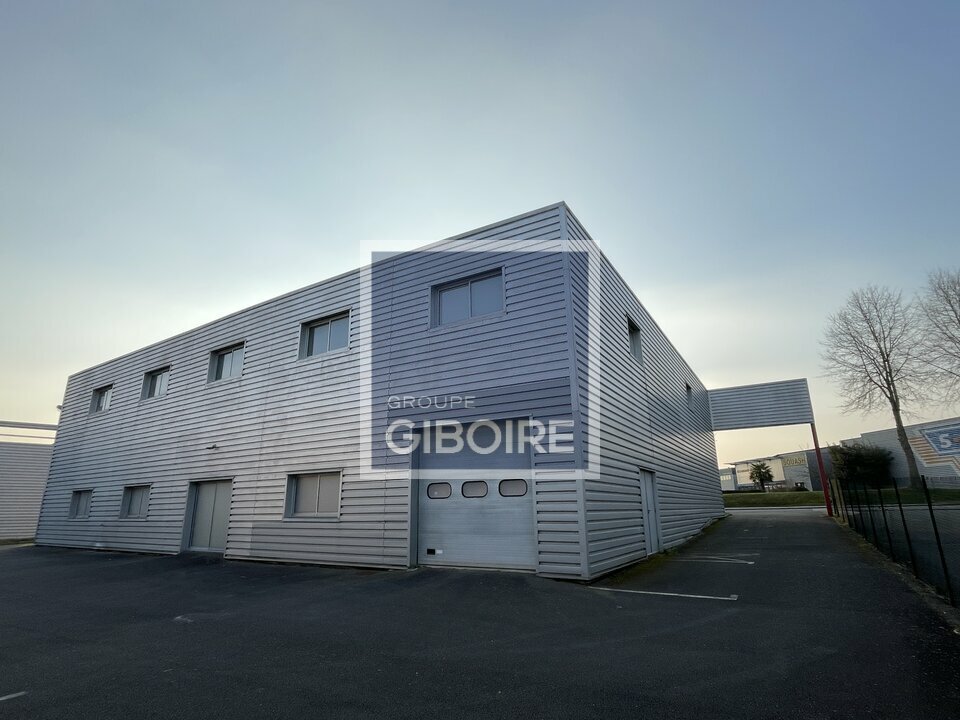 Local d'activites  - MONTGERMONT (35.6831) - 5