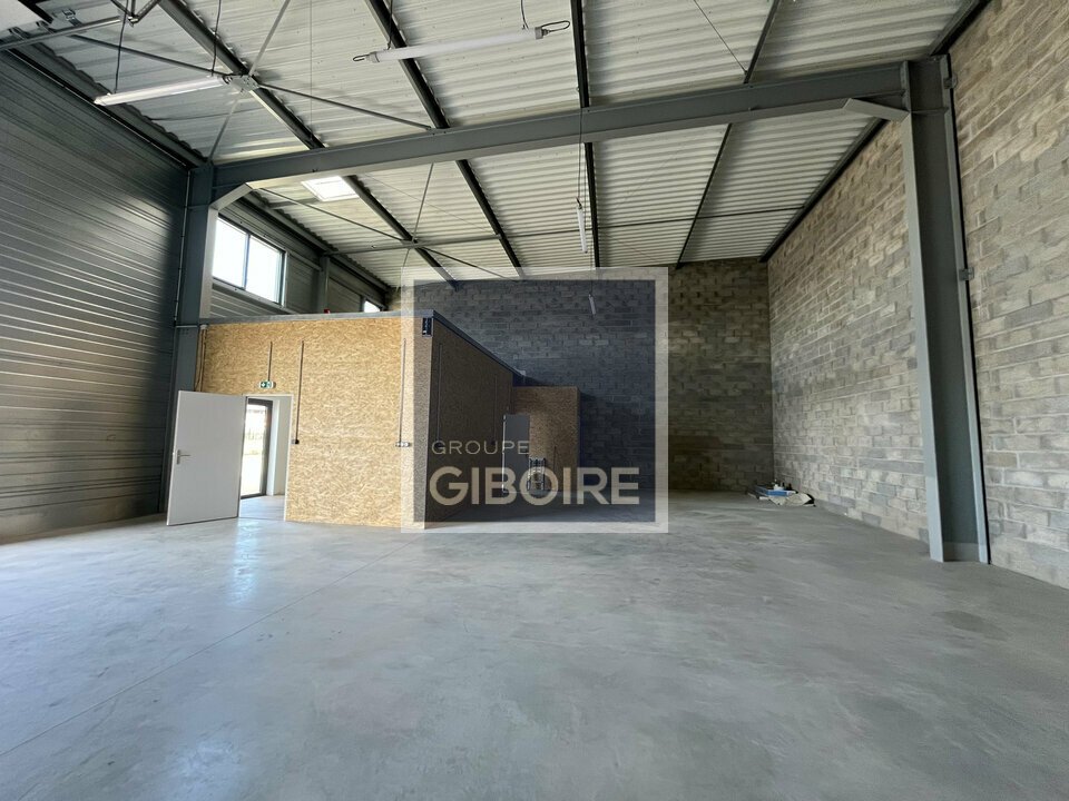 Local d'activites  - LE RHEU (35.6777) - 5