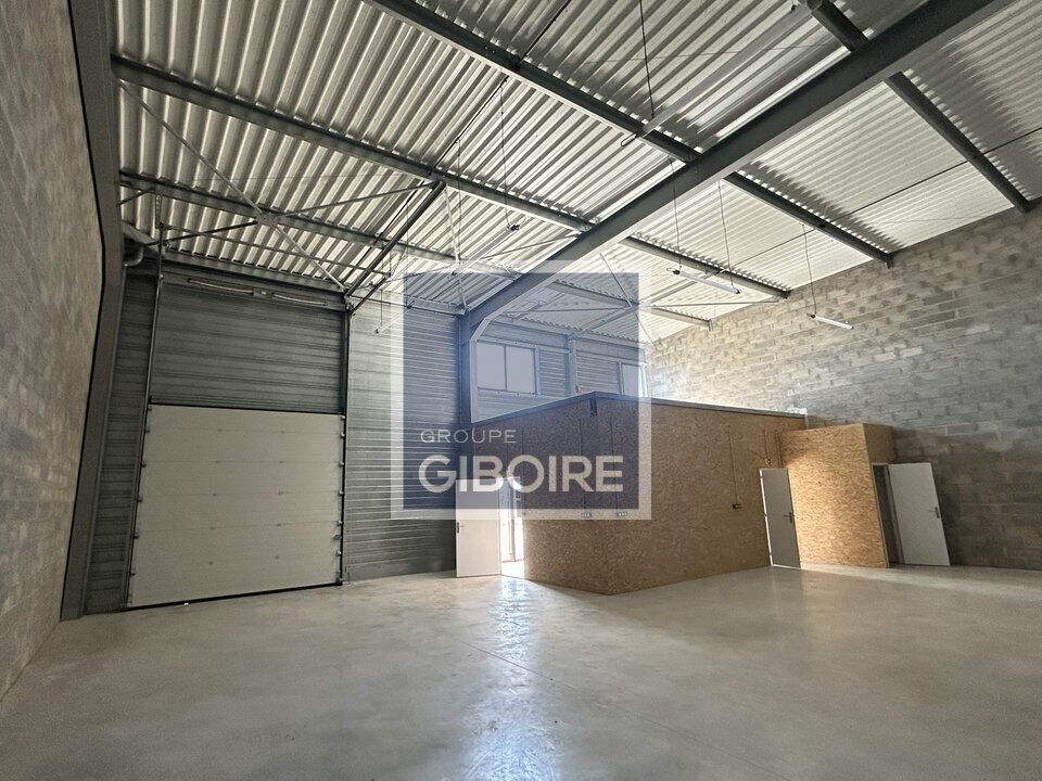 Local d'activites  - LE RHEU (35.6777) - 4
