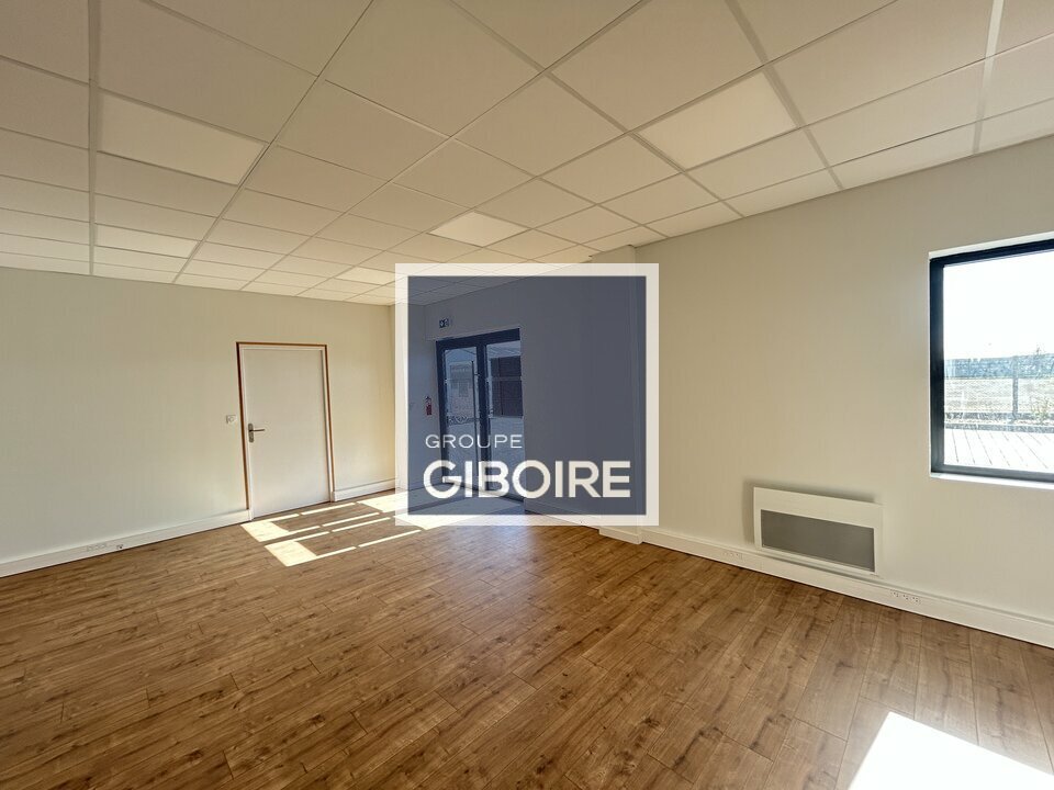 Local d'activites  - LE RHEU (35.6777) - 8