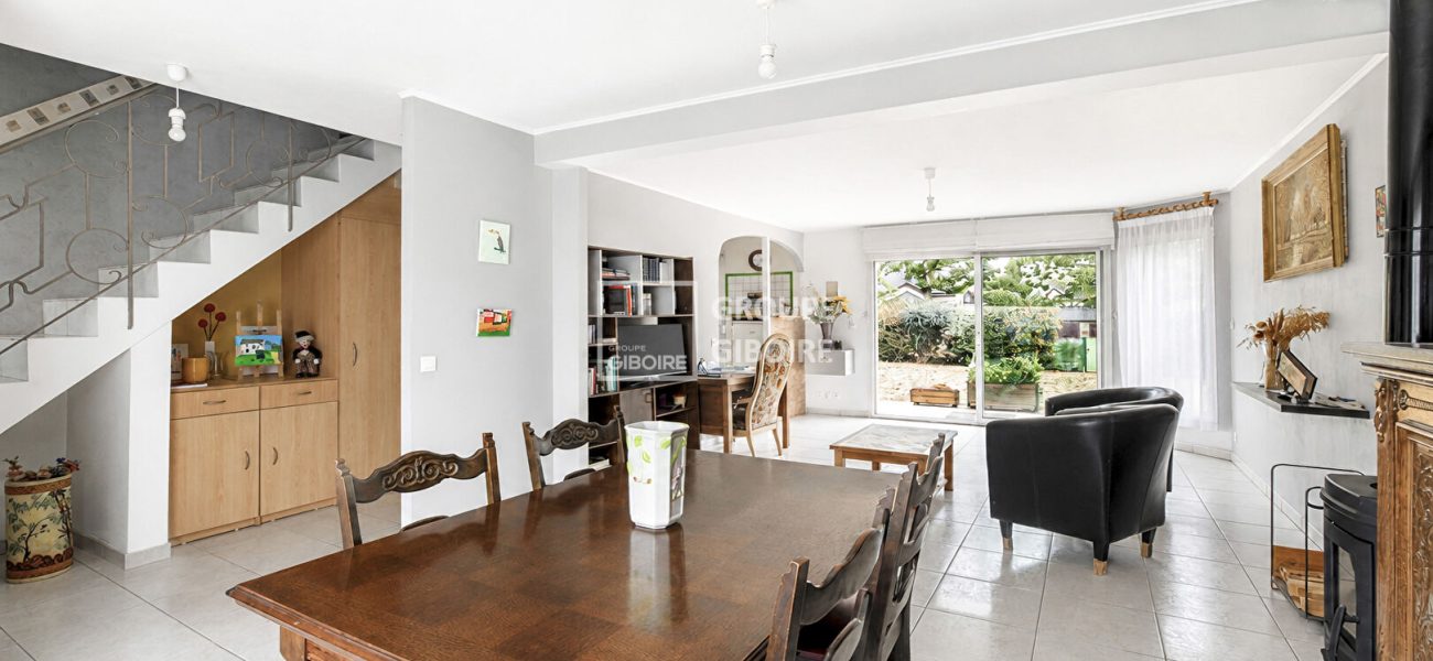 Maison T7  - st Erblon (AG26626-E2110) - vue principale