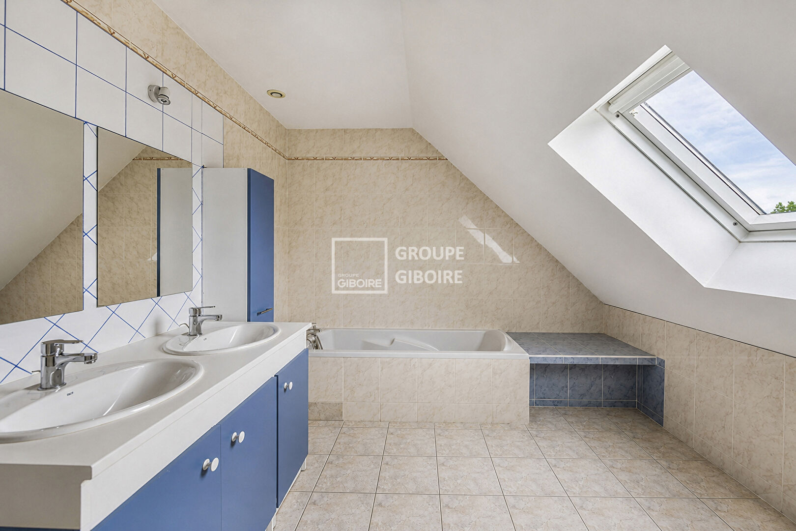 Maison T7  - st Erblon (AG26626-E2110) - 6