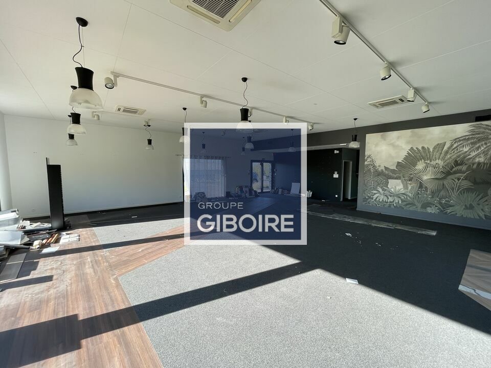Local d'activites  - ACIGNE (35.7194) - 6