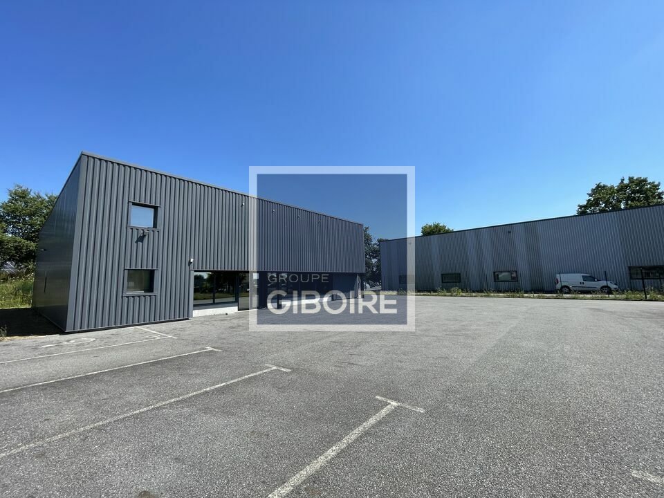 Local d'activites  - LA MEZIERE (35.4211) - 2