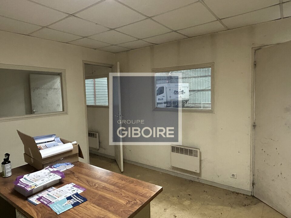 Local d'activites  - SAINT-JACQUES-DE-LA-LANDE (35.7279) - 5