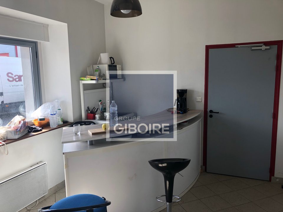 Local d'activites  - SERVON SUR VILAINE (35.3904) - 2