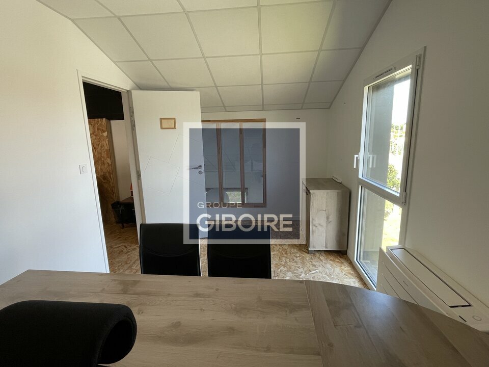 Local d'activites  - LAILL (35.6762) - 6