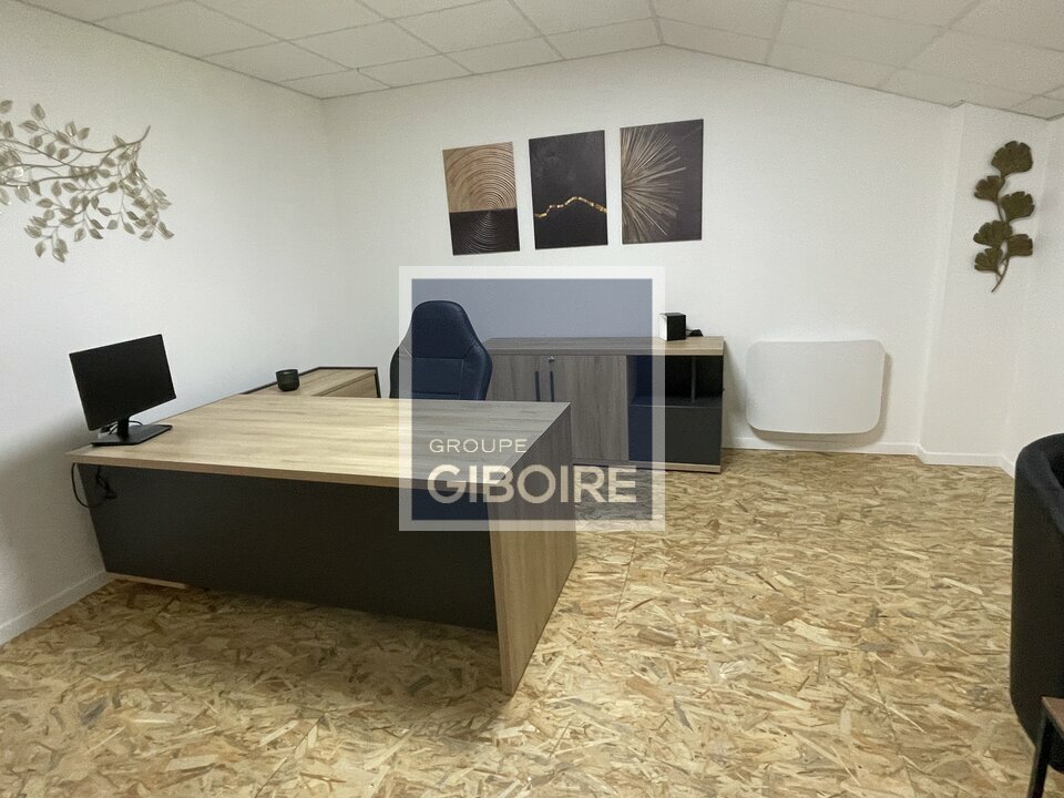 Local d'activites  - LAILL (35.6762) - 3