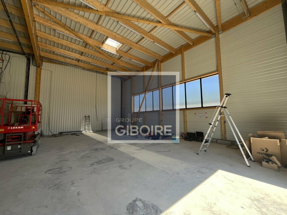 Local d'activites  - GUICHEN (35.6773) - 4