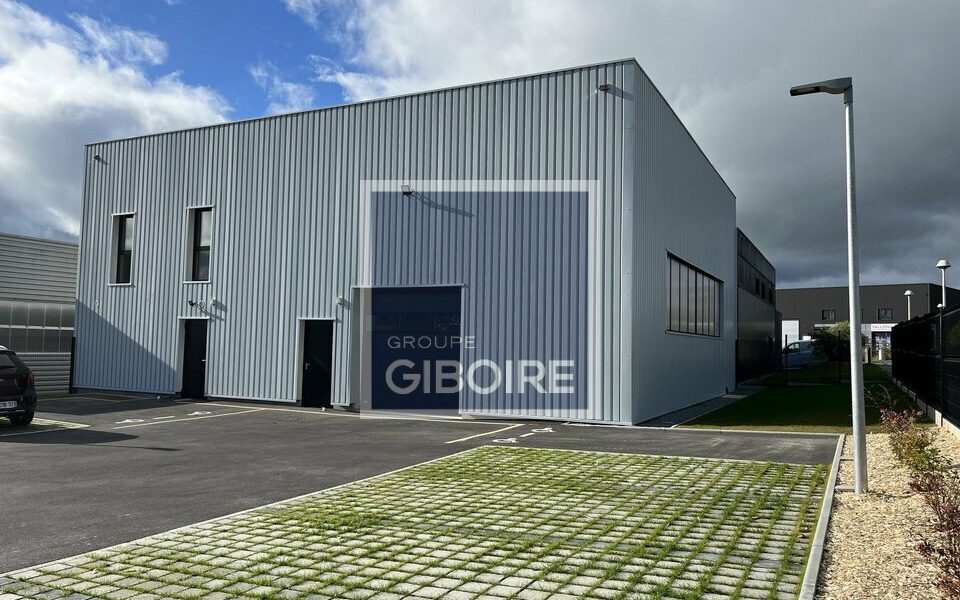 Local d'activites  - GUICHEN (35.6773) - vue principale