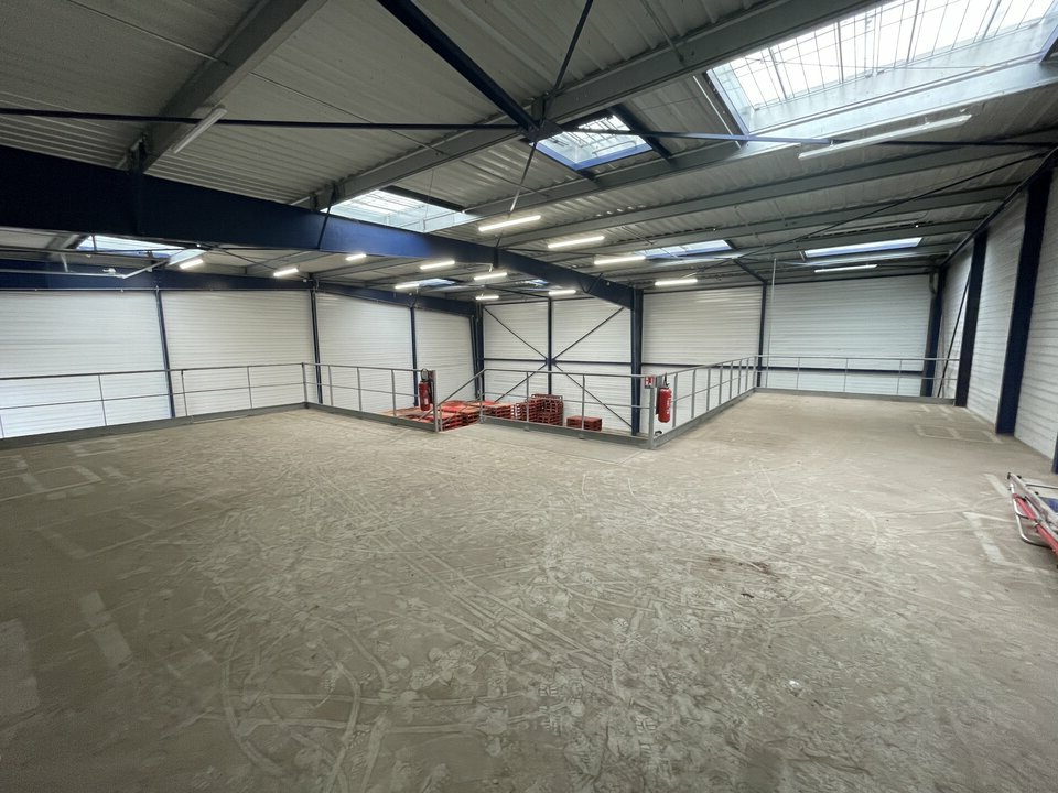 Local d'activites  - GRAND-FOUGERAY (35.6836) - 3
