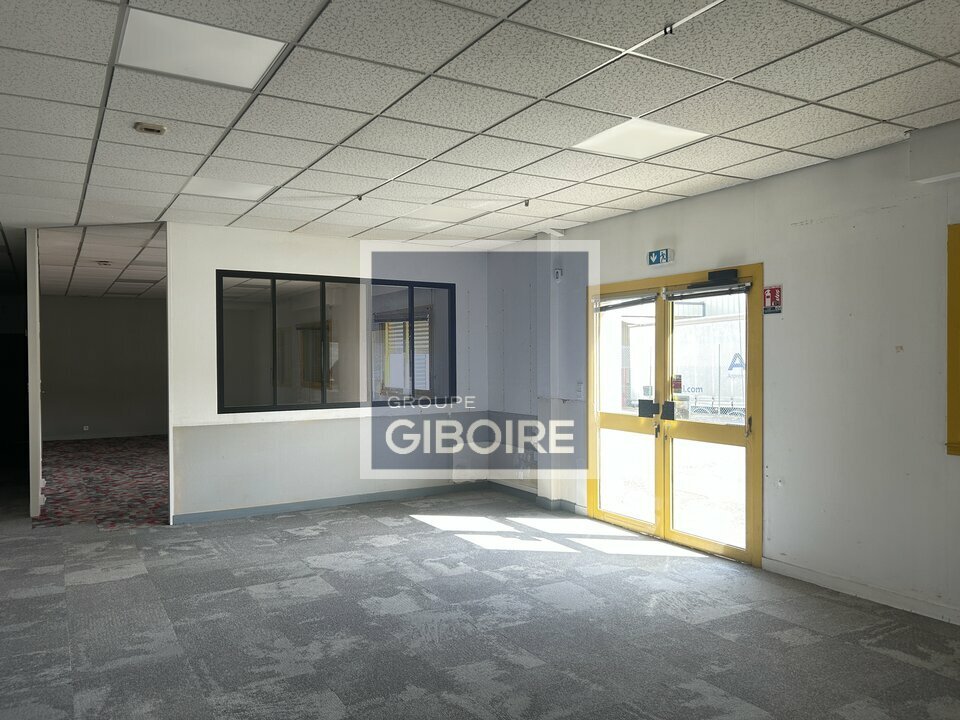 Local d'activites  - CESSON-SVIGN (35.7257) - 9