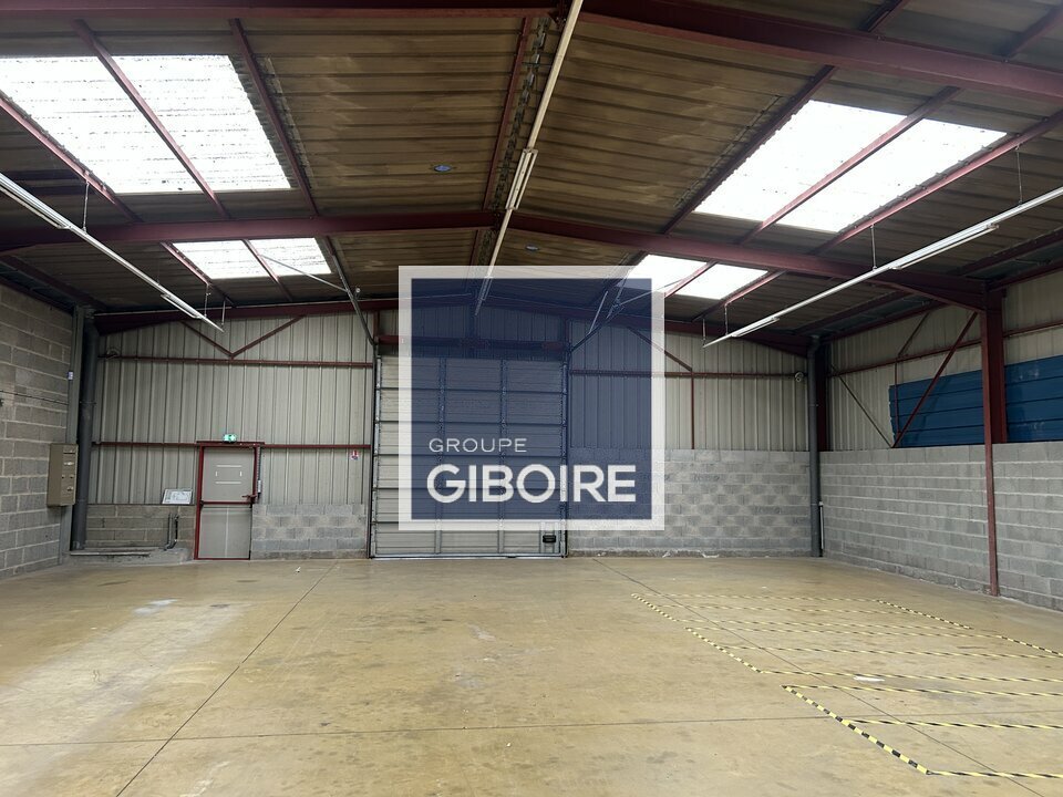 Local d'activites  - VEZIN-LE-COQUET (35.7324) - 7