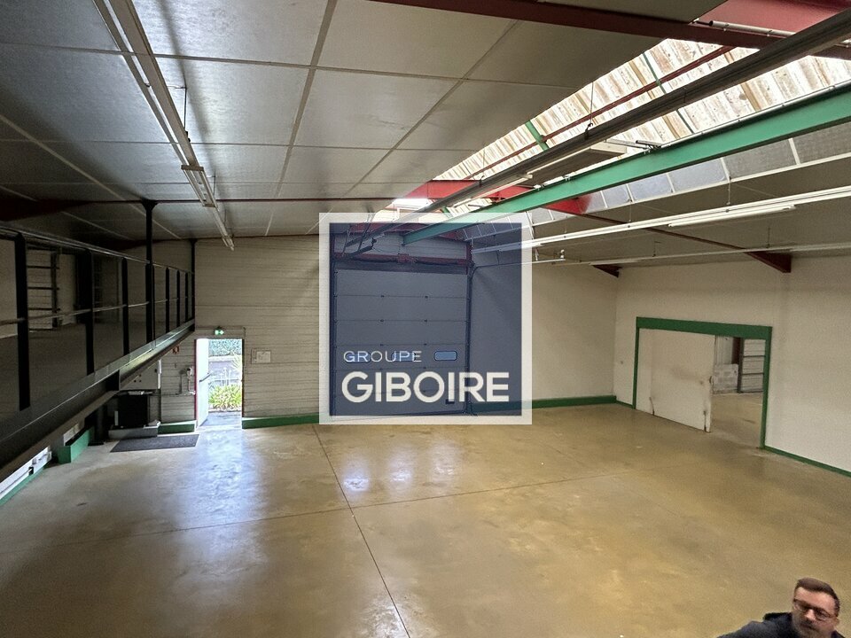 Local d'activites  - VEZIN-LE-COQUET (35.7324) - 6