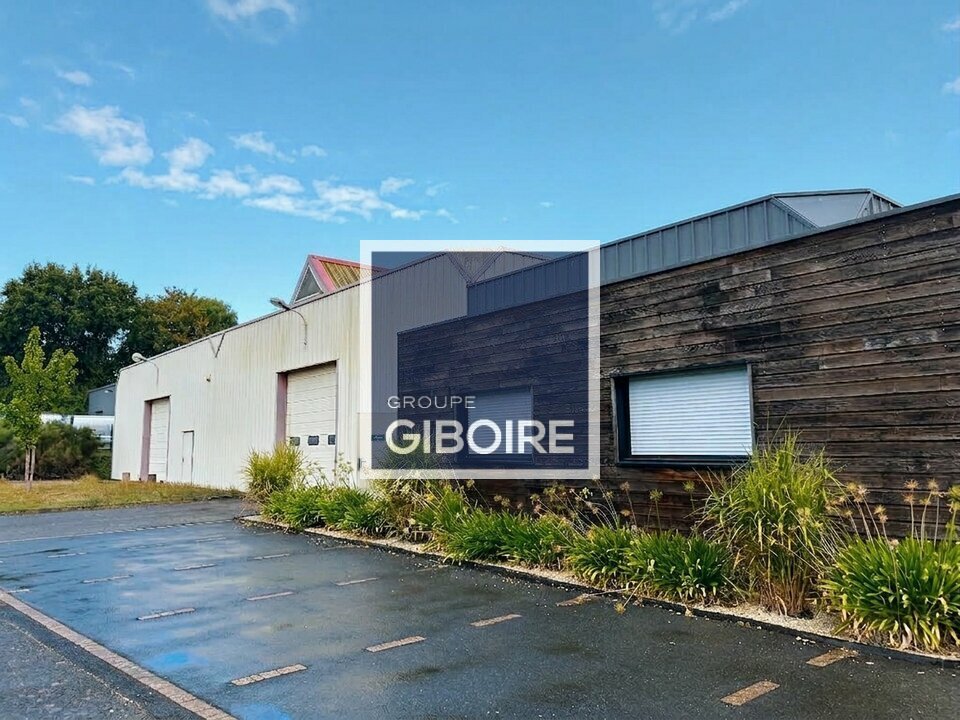 Local d'activites  - VEZIN-LE-COQUET (35.7324) - 5