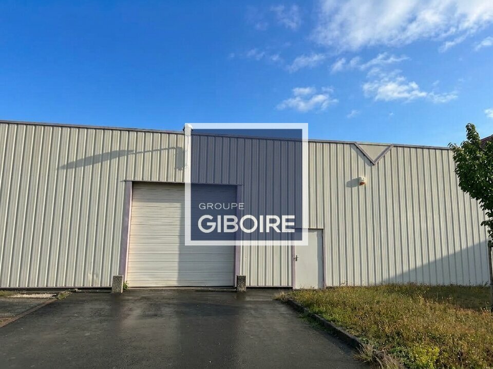 Local d'activites  - VEZIN-LE-COQUET (35.7324) - 3