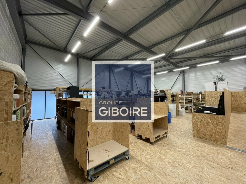 Local d'activites  - SAINT-BARTHLEMY-D'ANJOU (49.017490) - 2
