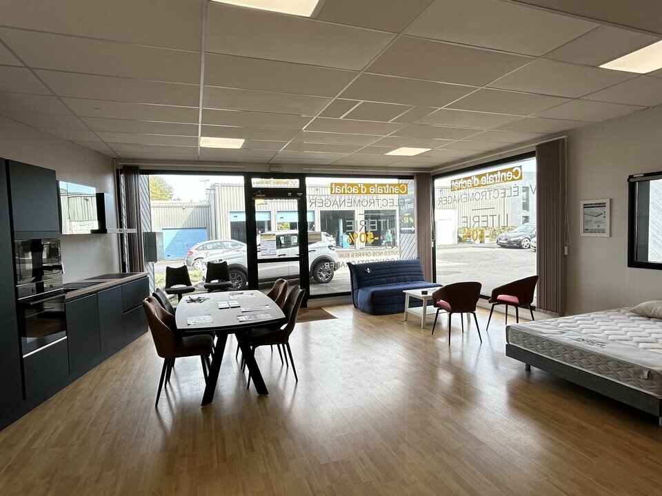 Local commercial - a louer  - CHANTEPIE (35.7402) - 1