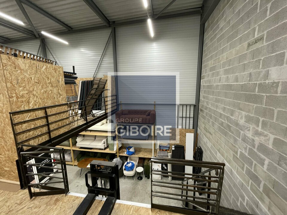Local d'activites  - SAINT-BARTHLEMY-D'ANJOU (49.017490) - 1
