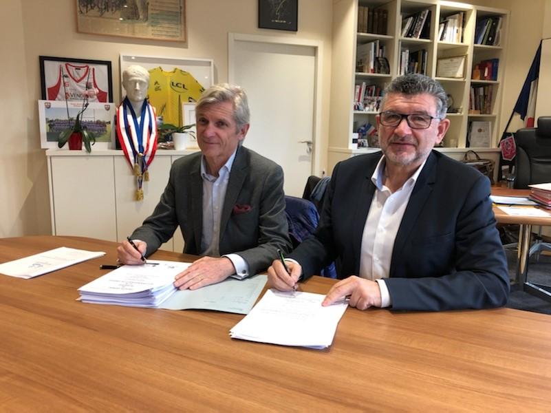 Michel Giboire et Luc Bouard lors de la signature