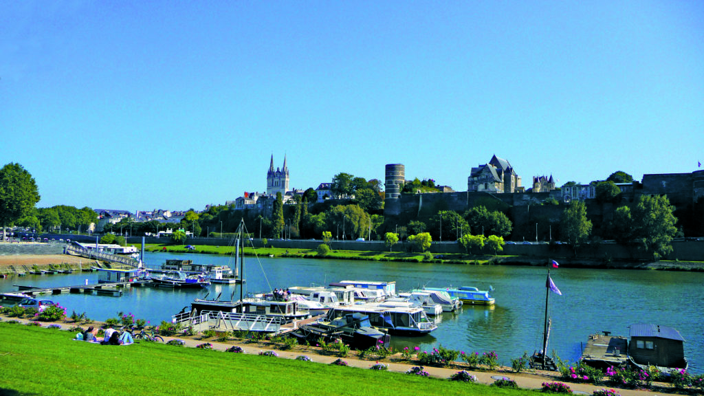 Vue port chateau Angers