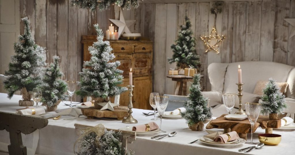 table de noël blanc et bois